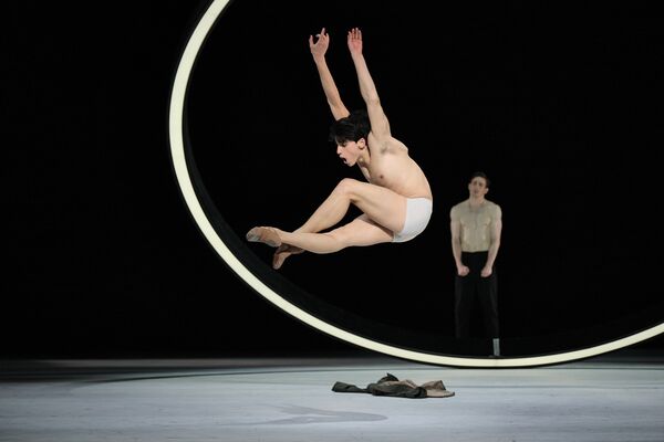 Filippo Mambelli und James Kirby Rogers tanzen in „Nijinsky“
