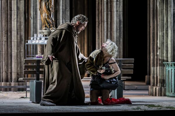 Georg Zeppenfeld als Gurnemanz und Michèle Losier als Kundry in Parsifal