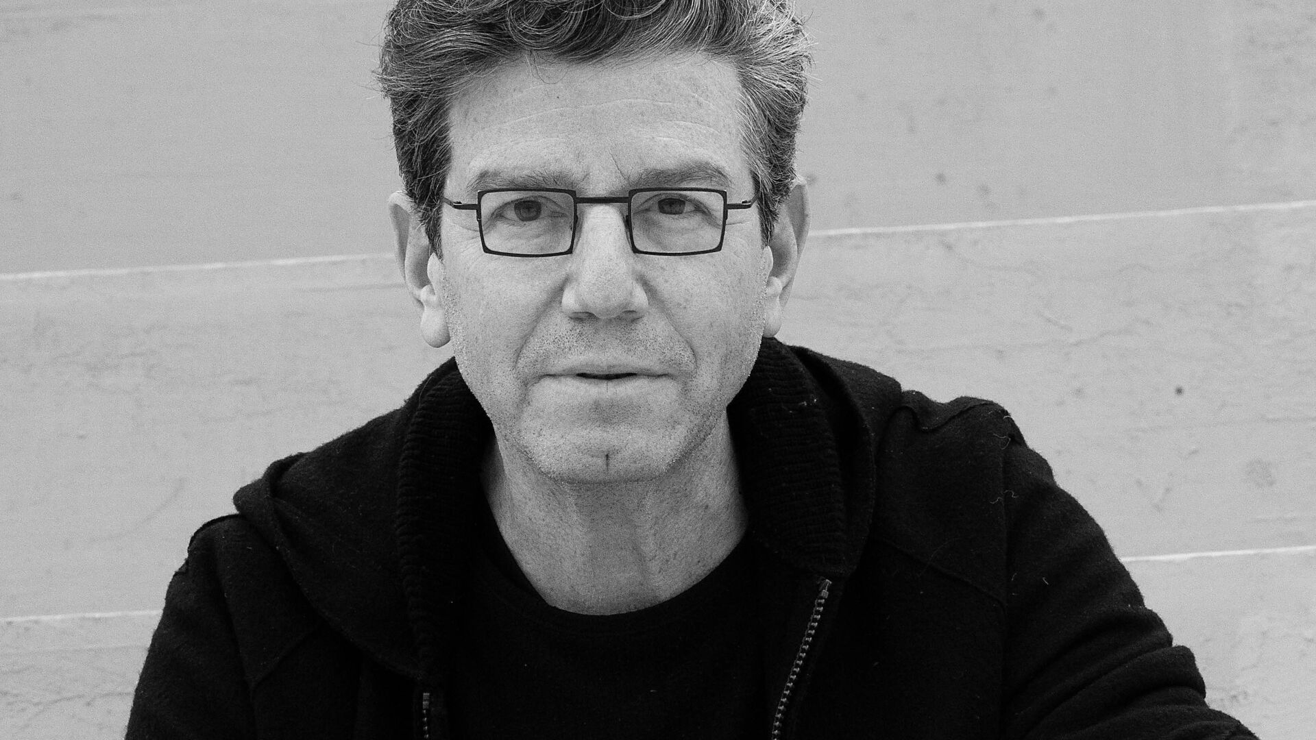 Porträtfoto von Regisseur Robert Carsen
