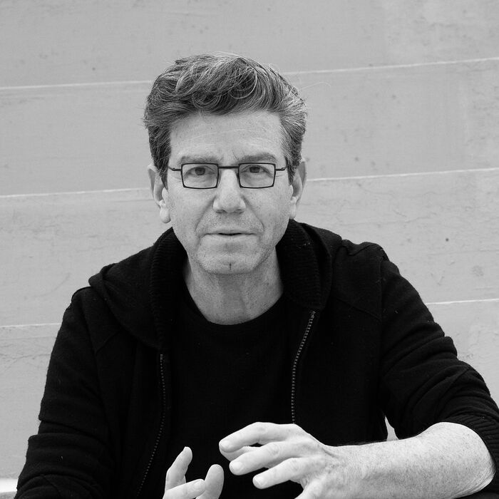 Porträtfoto von Regisseur Robert Carsen